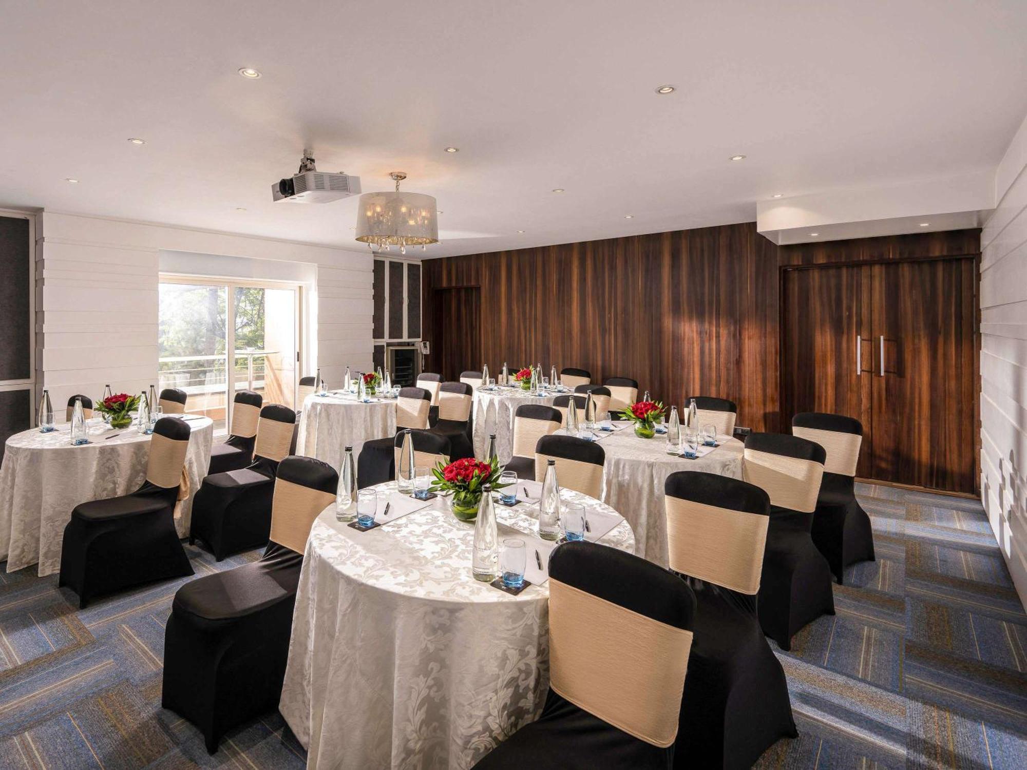 Grand Mercure Bangalore - An Accor Brand Dış mekan fotoğraf